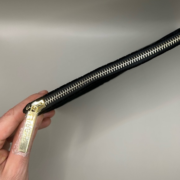 Gucci Beauty Monogram Makeup Pouch - Picture 4 of 6